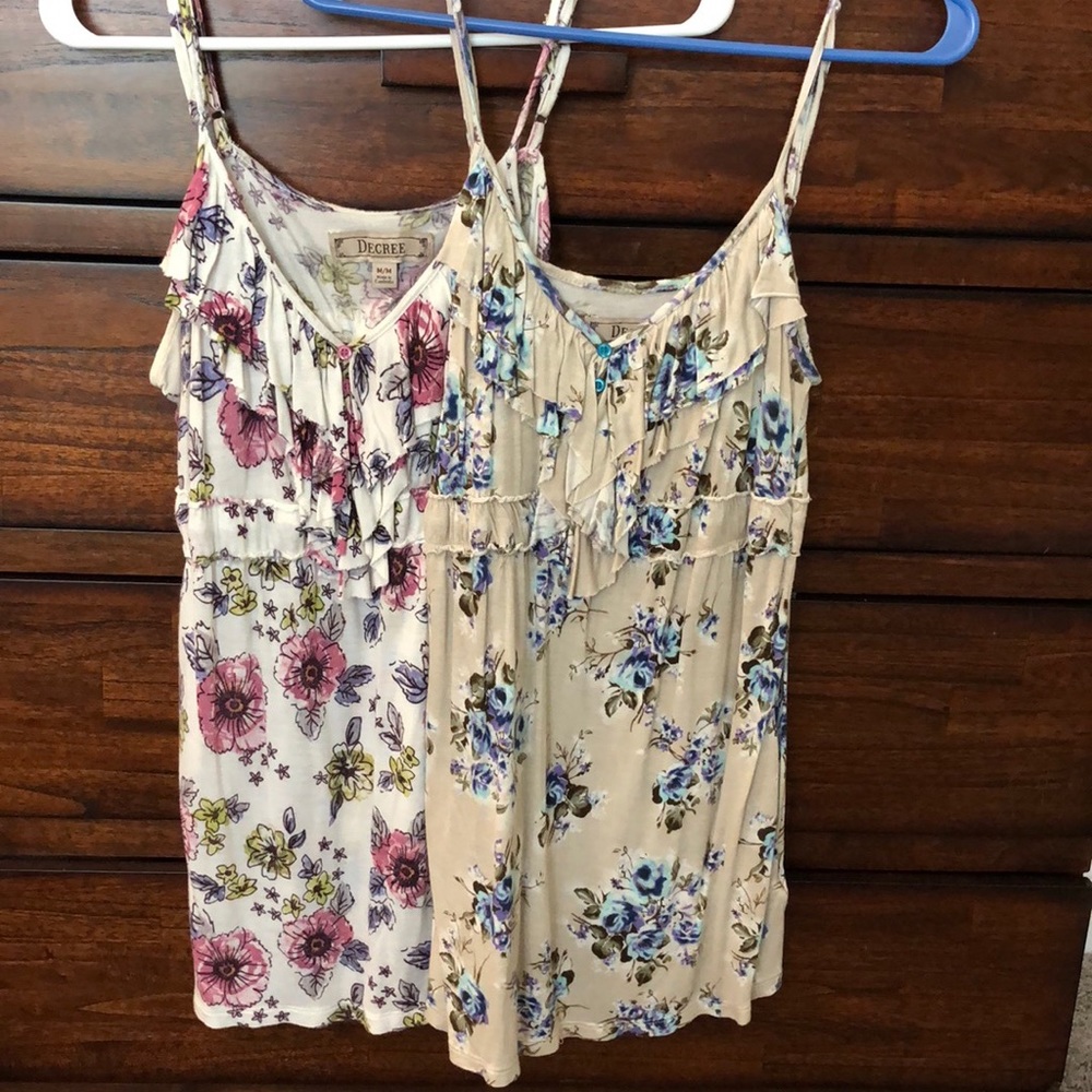 Decree floral spaghetti strap tanks size Medium